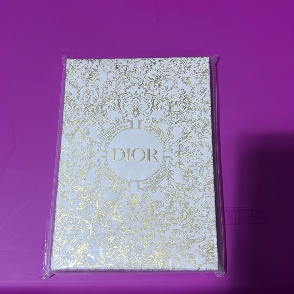 NWT CHRISTIAN DIOR CARNET PREMIUM HOLIDAY 23 AOG NOTEBOOK 📒 PREMIUM